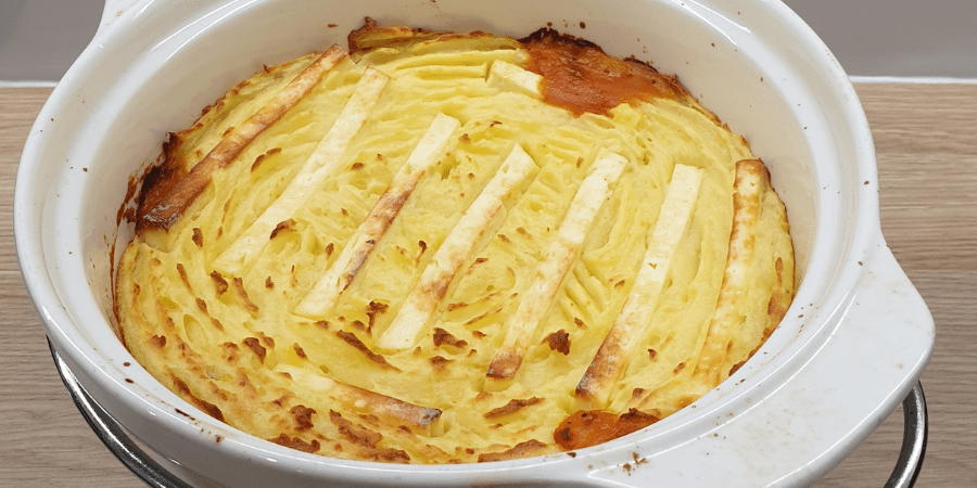 Lentil and haloumi pie - Recipe - 900x450