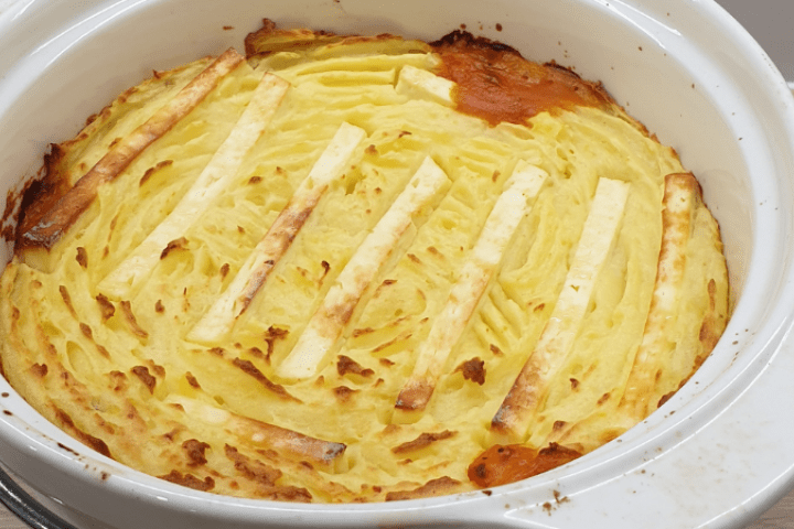 Lentil and haloumi pie - Recipe - 900x450